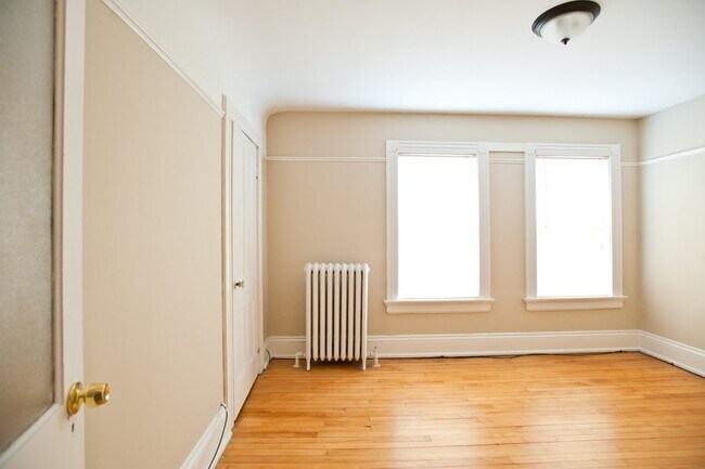 Building Photo - 2216 E Ivanhoe Pl