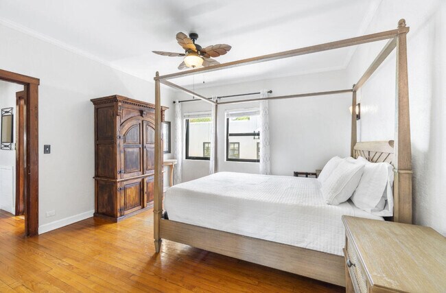 Building Photo - 400 33rd St