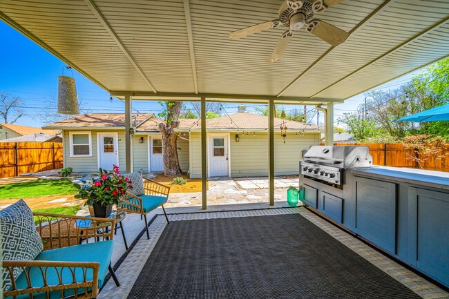 Building Photo - Beautifully Updated Historic Home