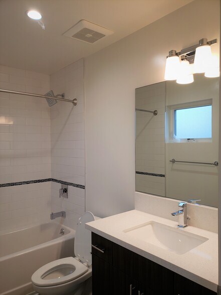Building Photo - 318 N Wilton Pl