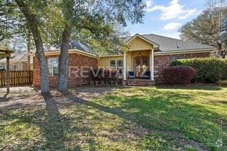 Building Photo - Charming 4 Bedroom/2.5 Bathroom in Fairhope!