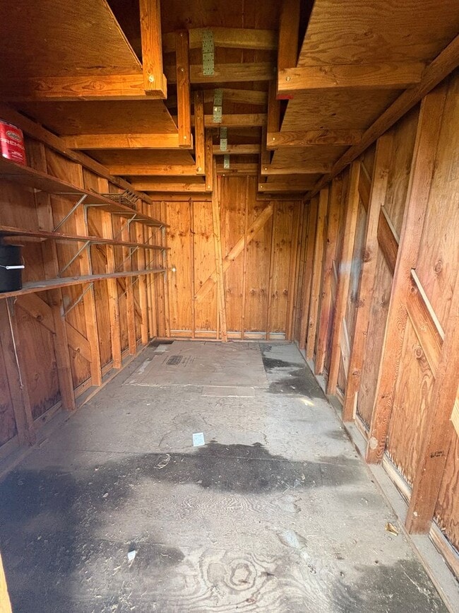 Building Photo - Spacious Home Available Now!