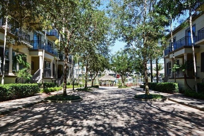 Building Photo - 2609 NE 14th Ave