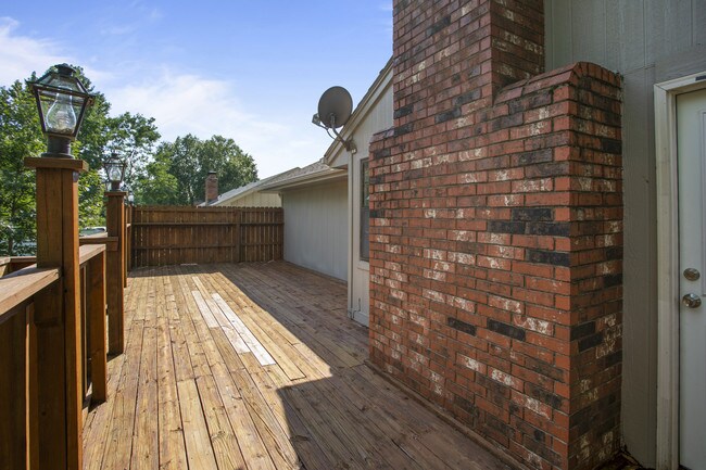 Building Photo - 3513 NE Stanton St