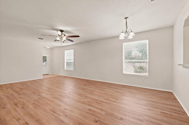 Building Photo - New LVP Flooring & Large Backyard in Schertz
