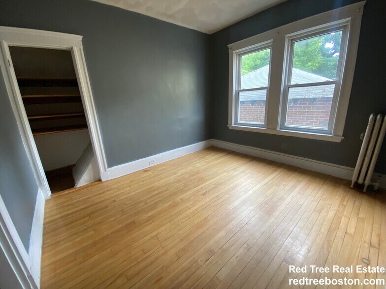 Building Photo - 12 Douglas Ave