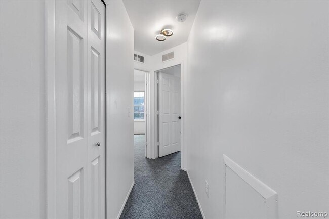 Building Photo - 22241 Atlantic Pointe