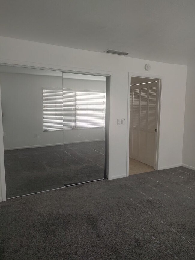 Building Photo - 12201 Sandalwood Dr