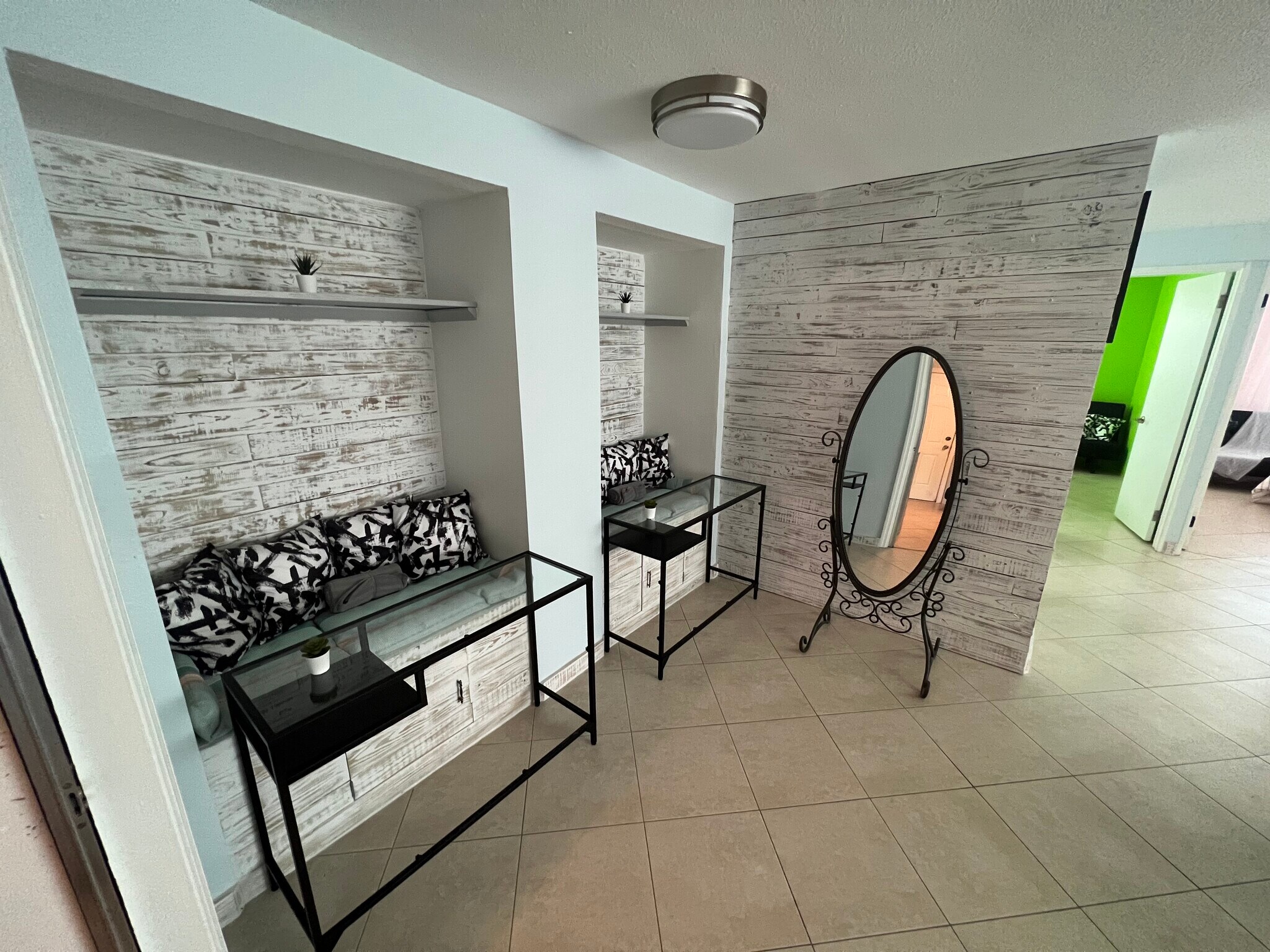 Sitting/Office space/Reading area. - 2440 Manasota Beach Rd