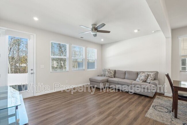 Building Photo - 4743 Darcey Wy