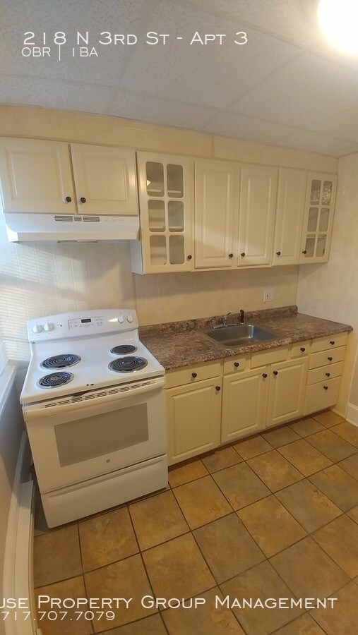 Building Photo - Efficiency Apartment with Off-street Parking