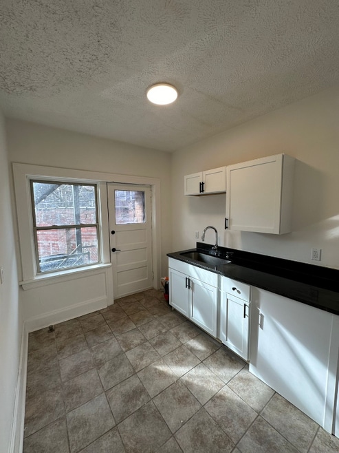 Building Photo - 14148 Superior Rd