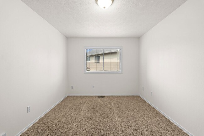Building Photo - Single-Family Residence for rent in south ...