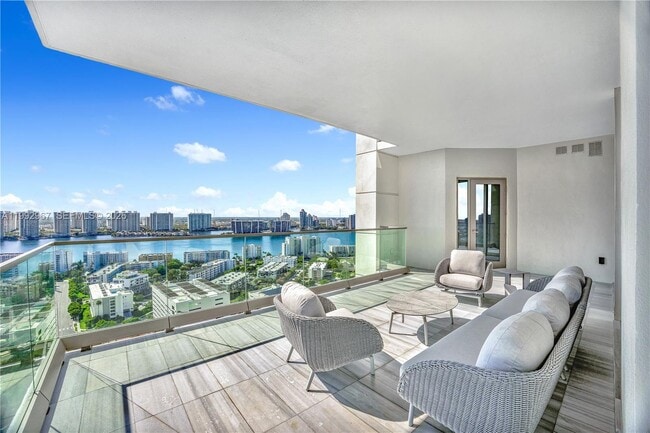 Building Photo - 17901 Collins Ave