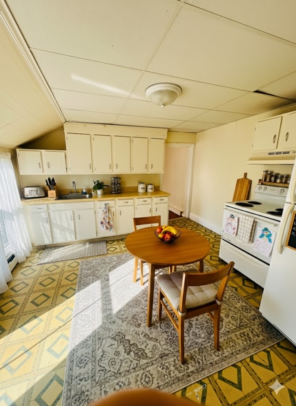 Building Photo - 166 Essex St