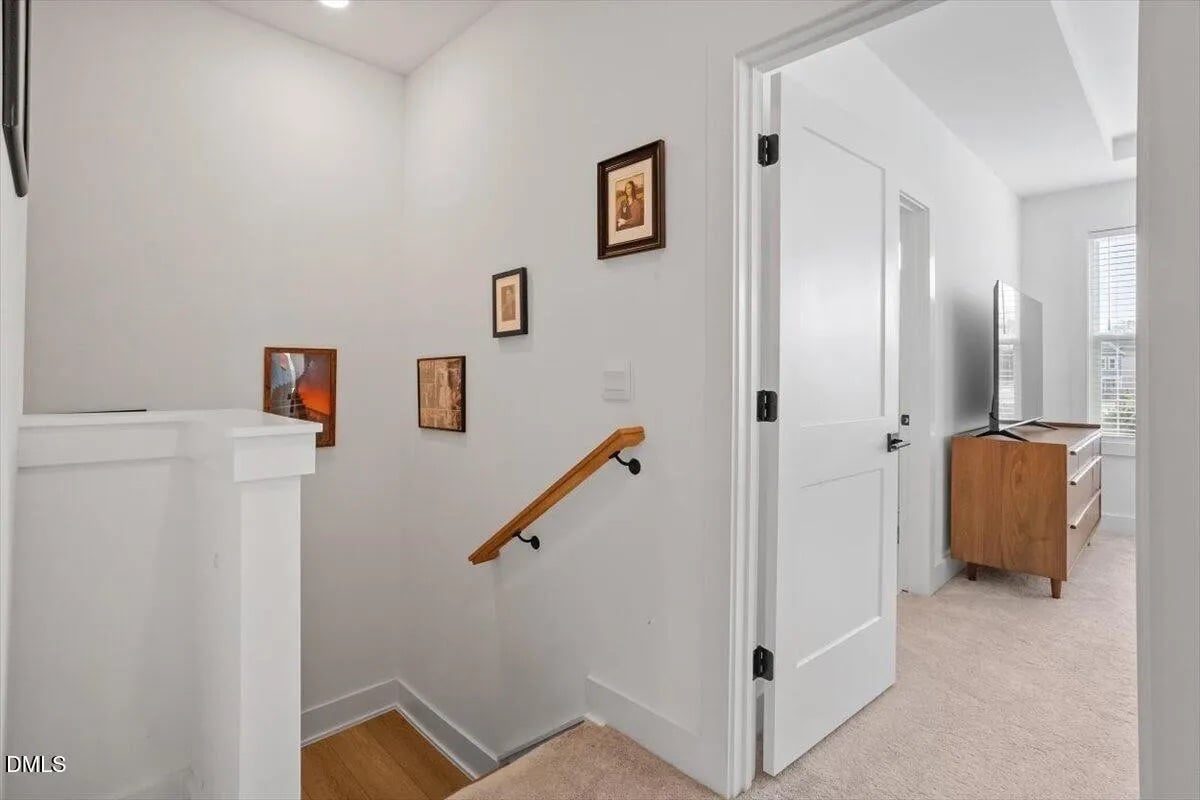 Building Photo - Room in Townhome on Billingshurst Wy