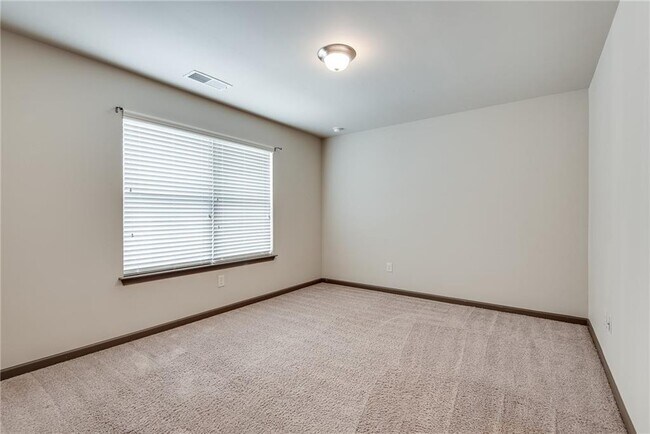 Building Photo - 4135 Whitfield Oak Way NE