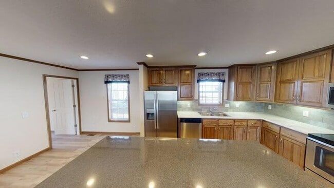 Building Photo - 140 American Ave