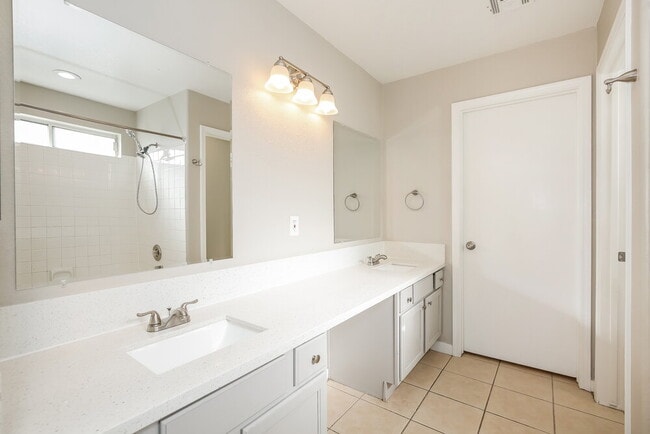 Building Photo - 8379 Yamhill St