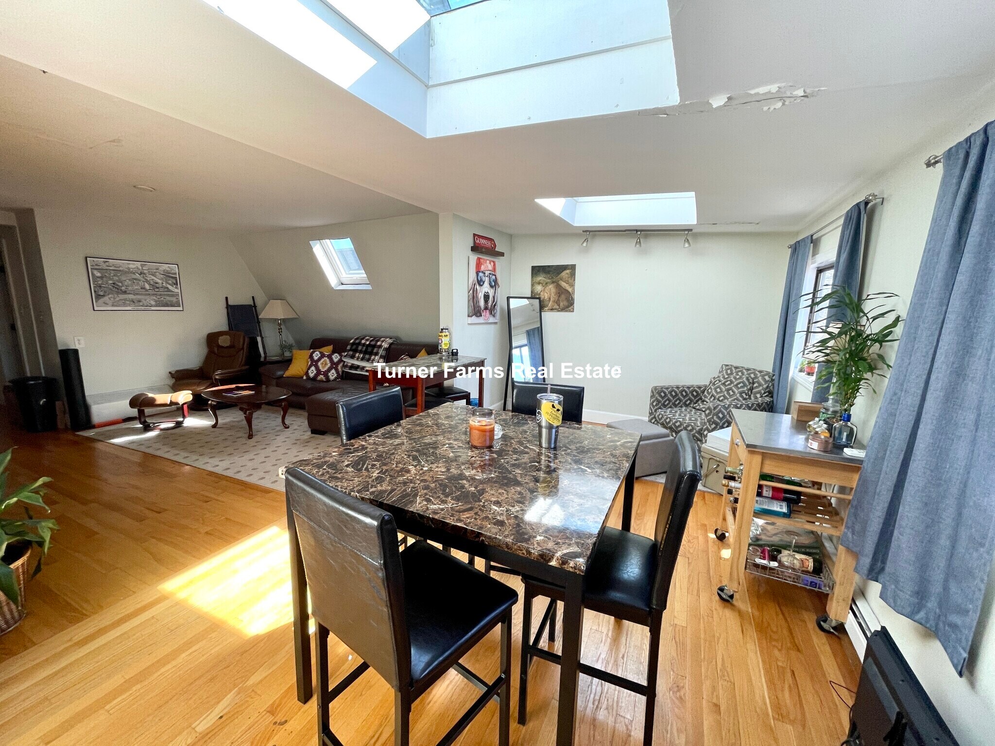 Building Photo - 10 Evergreen Ave