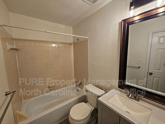 Building Photo - 333 Circle Ave