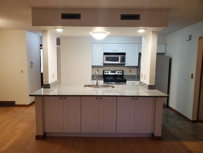 Building Photo - 120 Victory Way