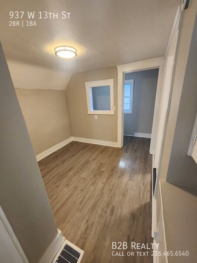 Building Photo - 937 W 13th St