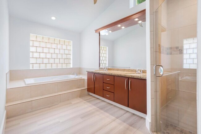 Building Photo - 10129 Canoe Brook Cir