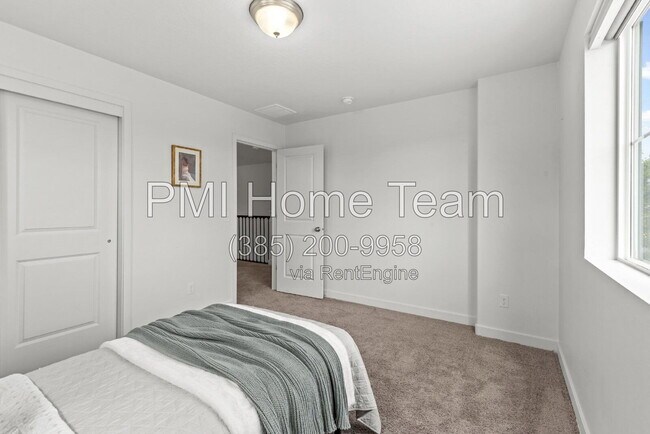 Building Photo - 1812 W Parkview Dr