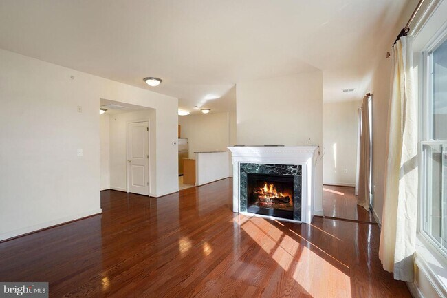 Building Photo - 525 Belmont Bay Dr