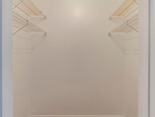 Building Photo - 4 Golfs Edge