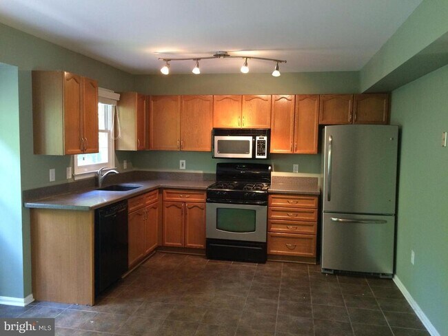 Building Photo - 46748 Woodmint Terrace