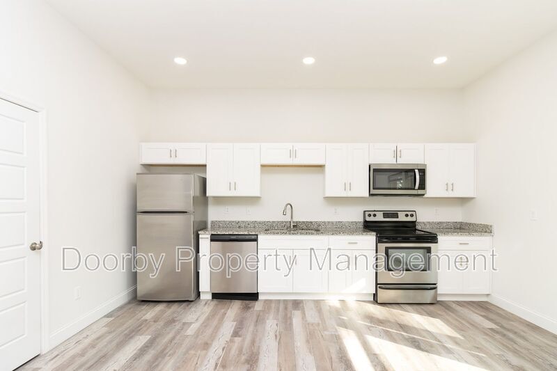 Building Photo - 1213 N Chamberlain Ave