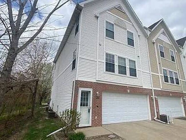 Building Photo - 2-Bedroom Townhouse Available for Rent!