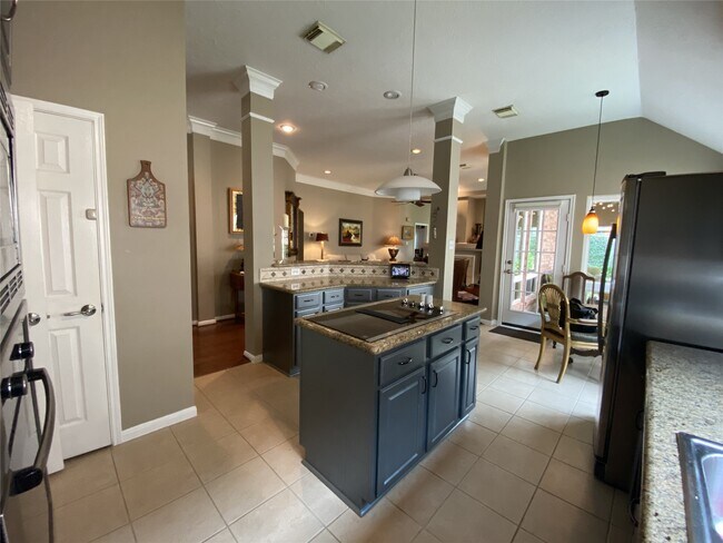 Building Photo - 6906 Afton Woods Dr