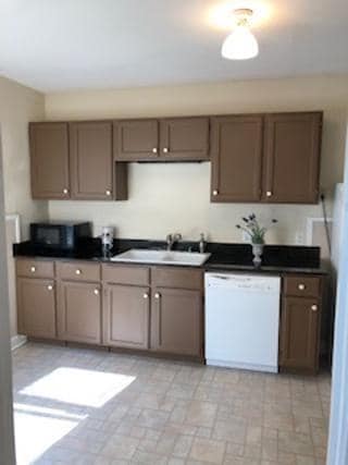 Building Photo - 600 E 42nd St