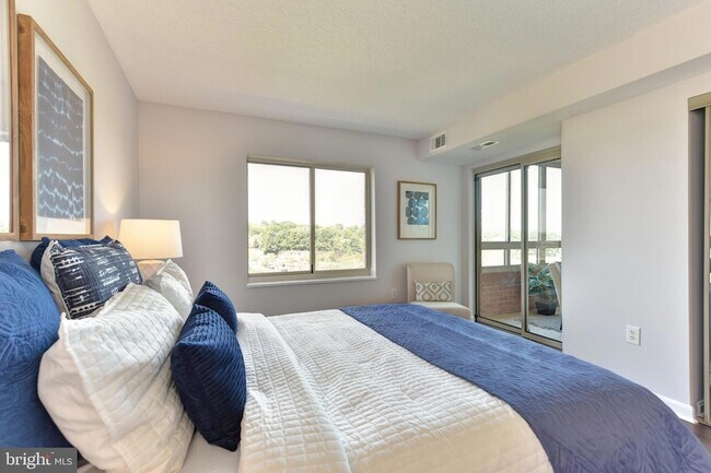 Building Photo - 2151 Jamieson Ave