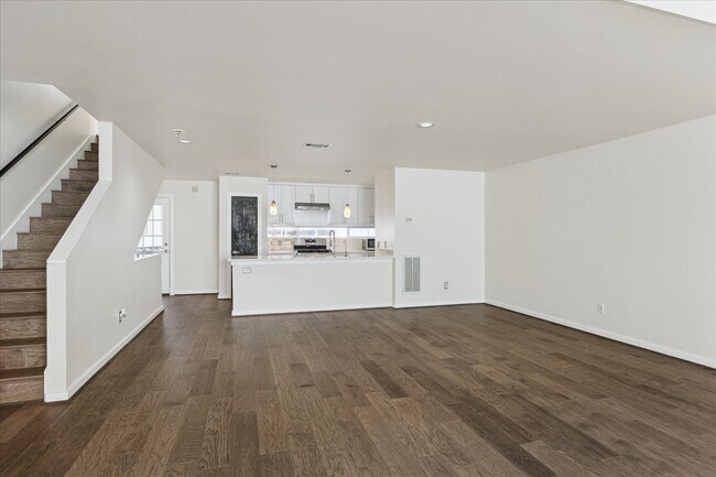 Building Photo - 1617 Tuam St