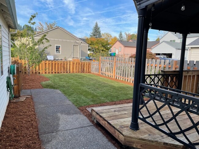 Building Photo - 15083 SE Oregon Trail Dr