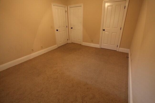 Building Photo - Downtown Auburn Luxury Living – Steps from...
