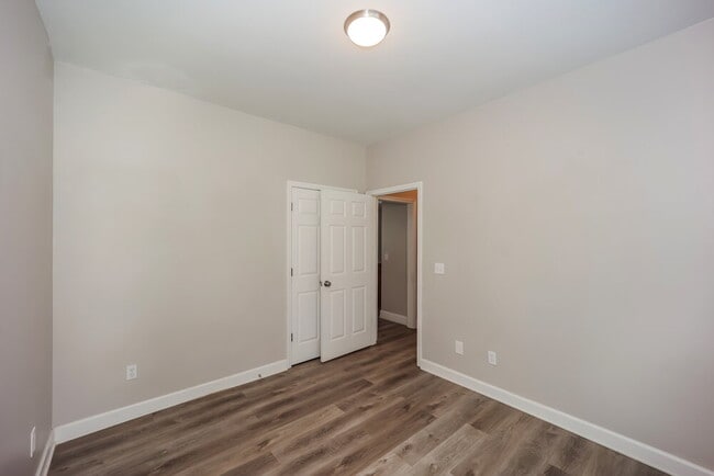 Building Photo - 83 Robinson Ln