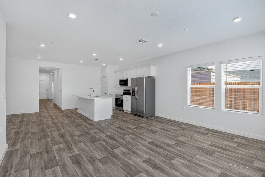 Building Photo - 3338 N Contessa Ave