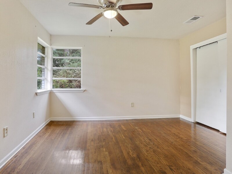 Building Photo - 604 Maple St