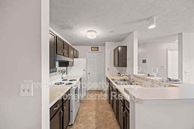 Building Photo - 6823 Meadow Creek Dr