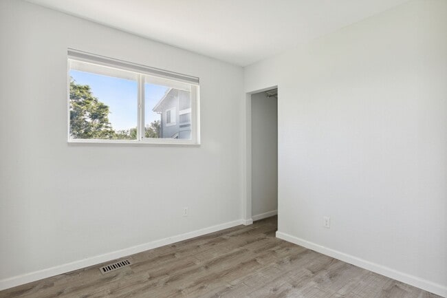 Building Photo - Beautifully Renovated 3bed / 2bath in PRIM...