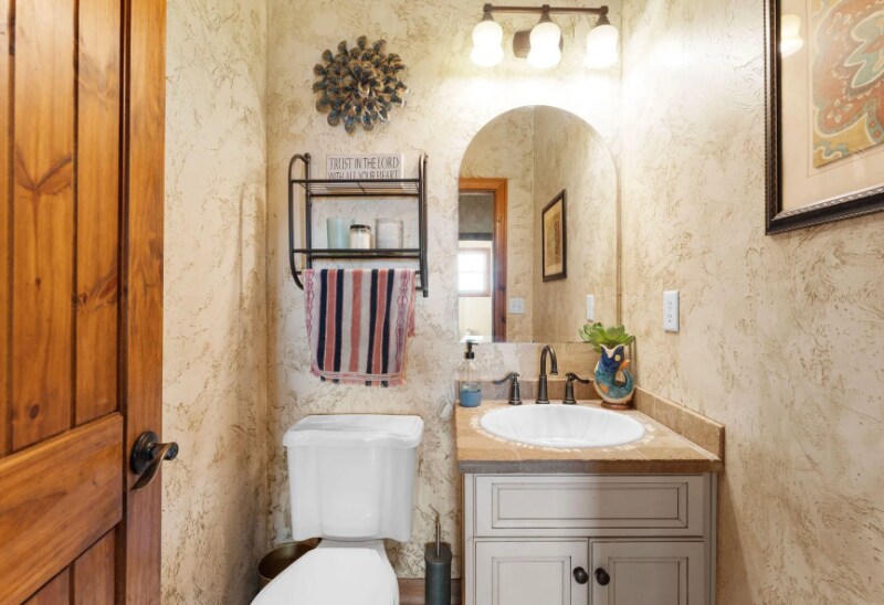 Building Photo - 710 Hilltop Vista Rd