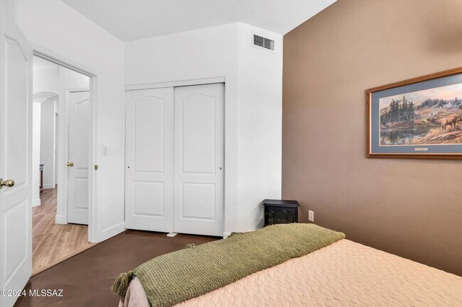 Building Photo - Incredible Spacious Back Yard! Large Covered Patio!