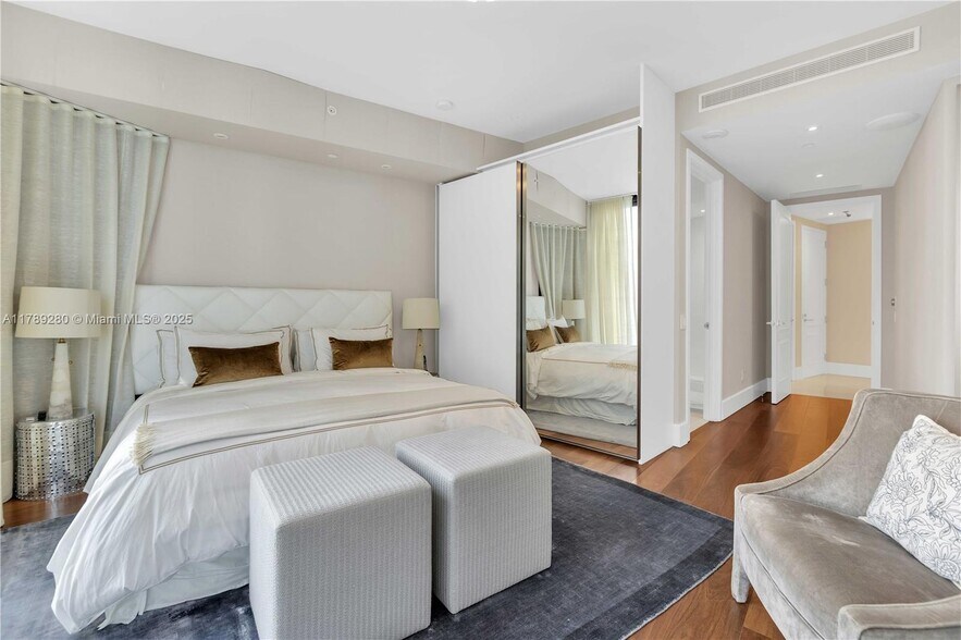 Building Photo - 18555 Collins Ave