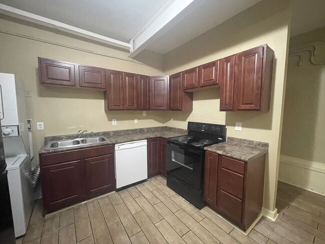 Building Photo - 929 McAlway Rd