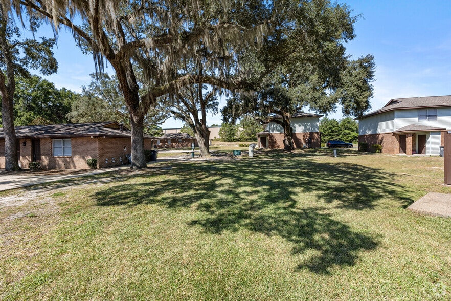 Primary Photo - Emerald Cove West